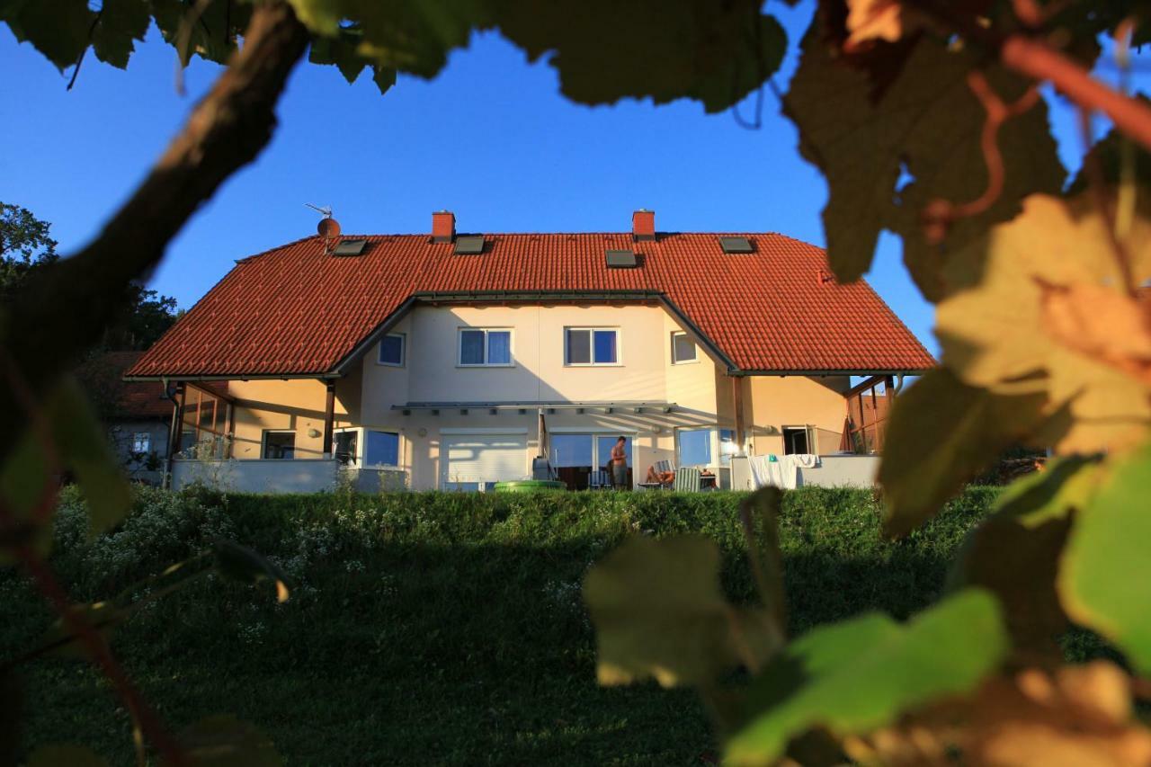 Ferienhaus Am Schlosshang Hohenbrugg an der Raab Exterior foto